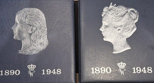 Nederlandse verzameling Wilhelmina (vrijwel compleet) (in 2 Blauwe albums)