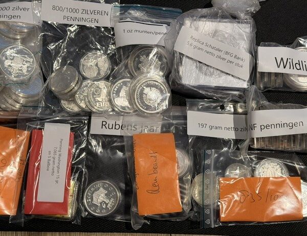 Zilveren Wereld munten en Penningen tegen SPOT 1851,5 Gram