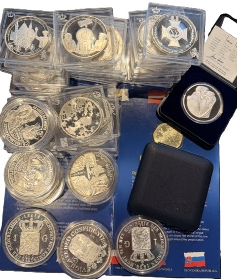 Lot zilveren penningen en munten zilver (1,146 kg netto zilver) (nu slechts spot)